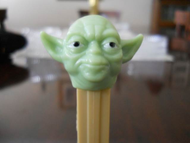 Yoda (4) - Star Wars S1 (complete) pez collectible - Main Image 2