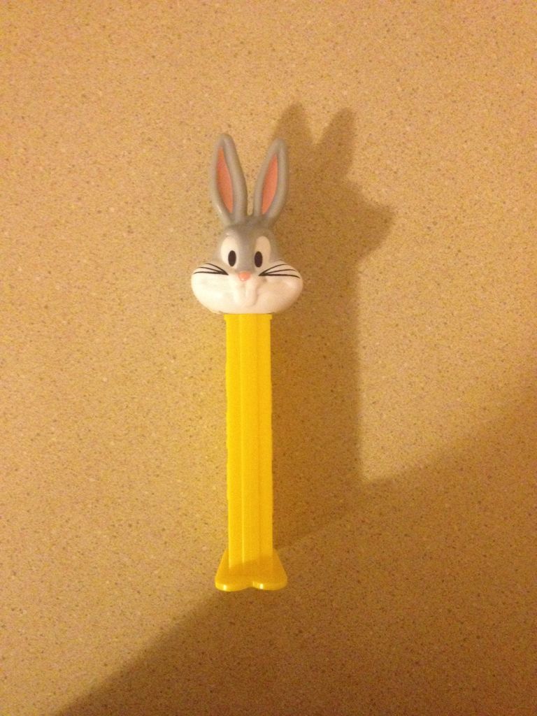 Bugs Bunny B (3) - Looney Tunes pez collectible - Main Image 2