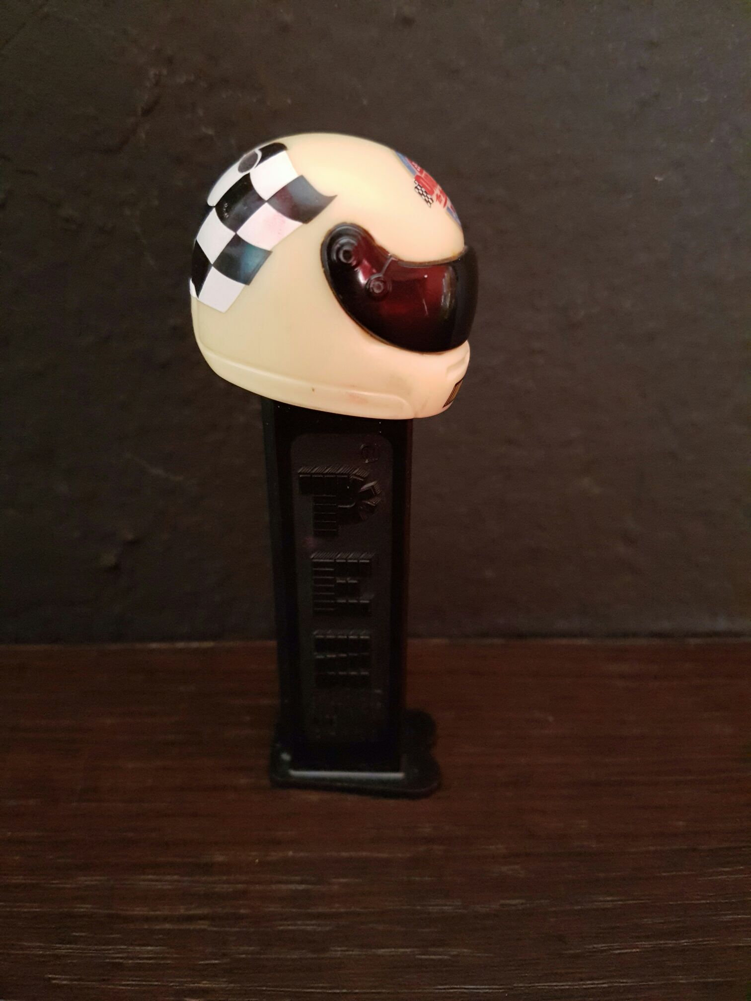NASCAR - Helmet Darlington - Nascar Helmets pez collectible - Main Image 2