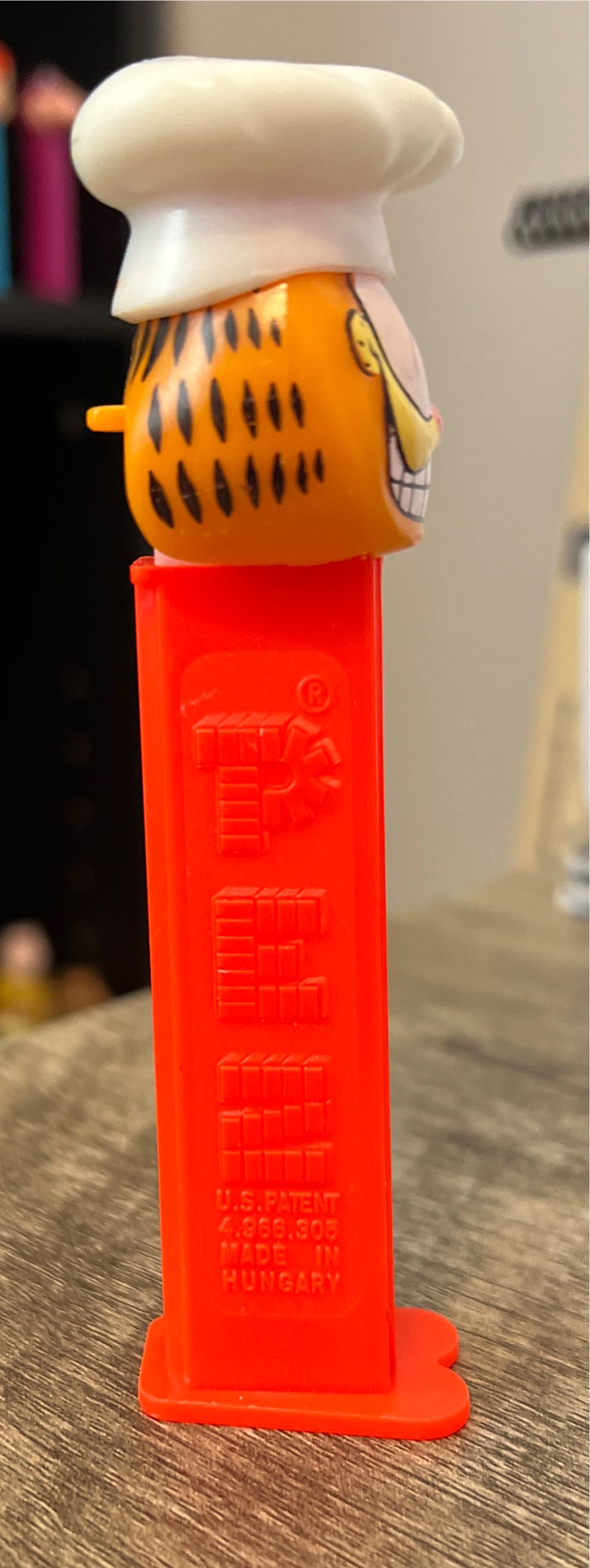 Garfield (Cook) - Garfield pez collectible - Main Image 2