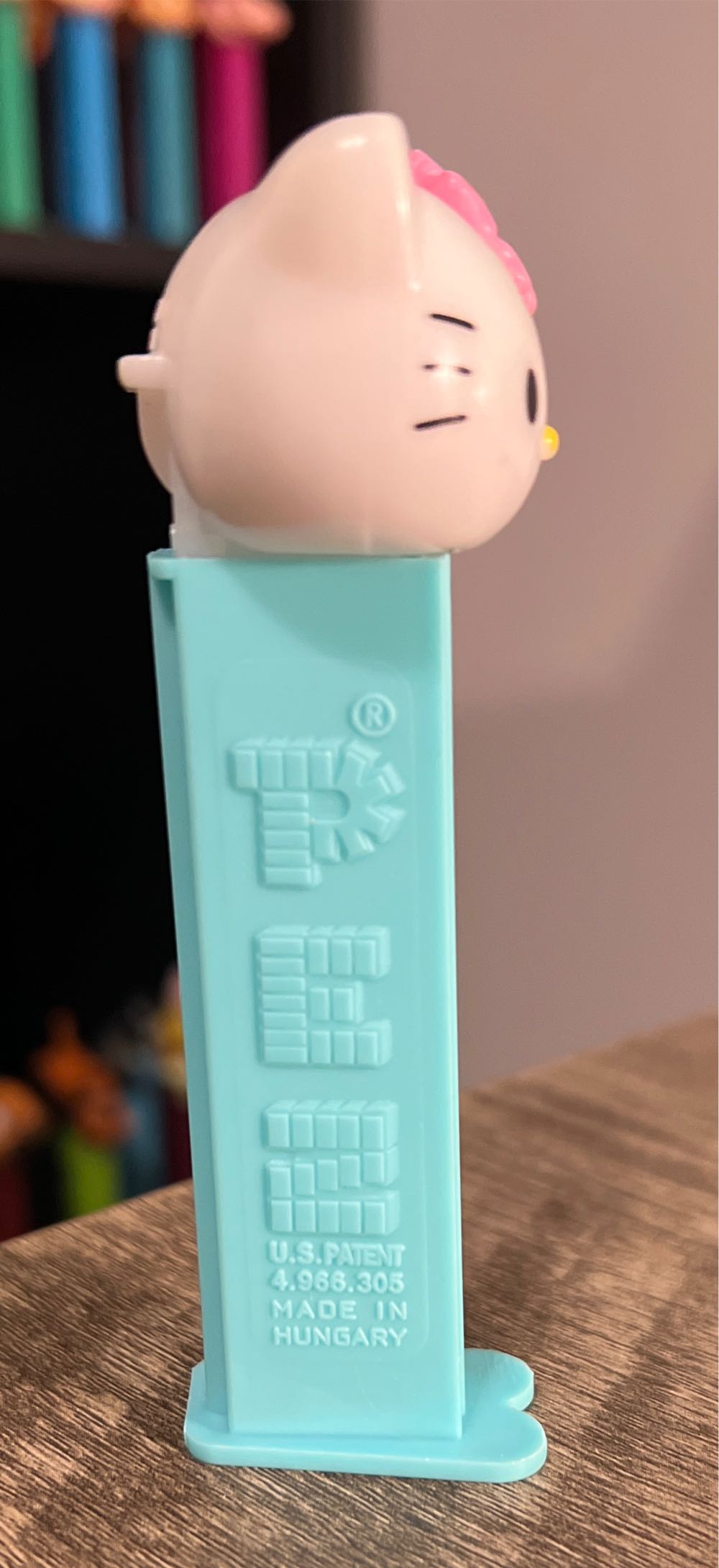 Hawaii Kitty - Hello Kitty pez collectible - Main Image 3