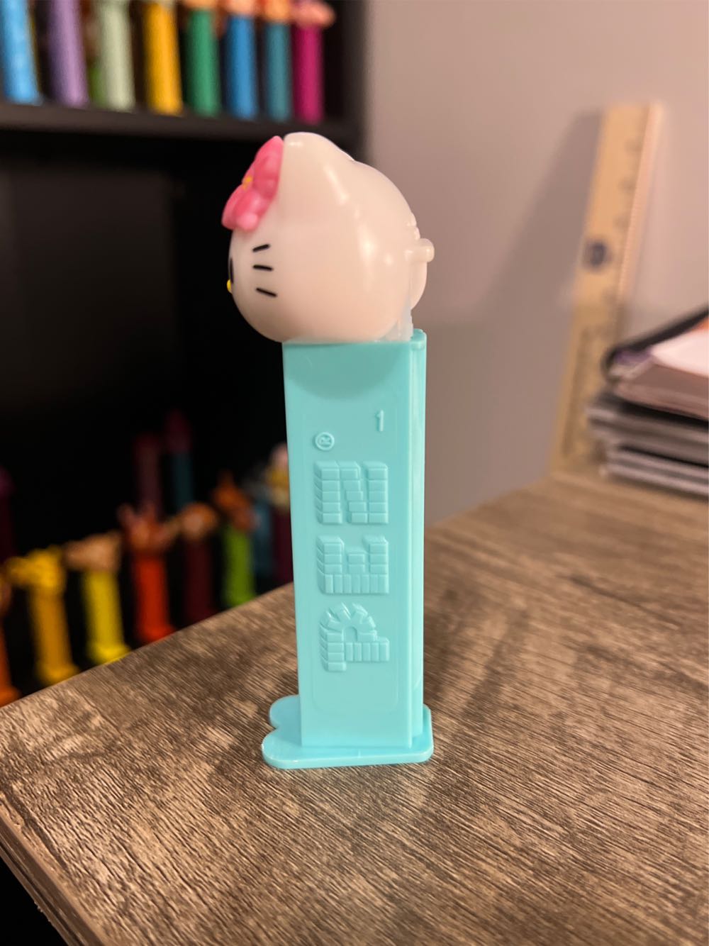 Hawaii Kitty - Hello Kitty pez collectible - Main Image 4