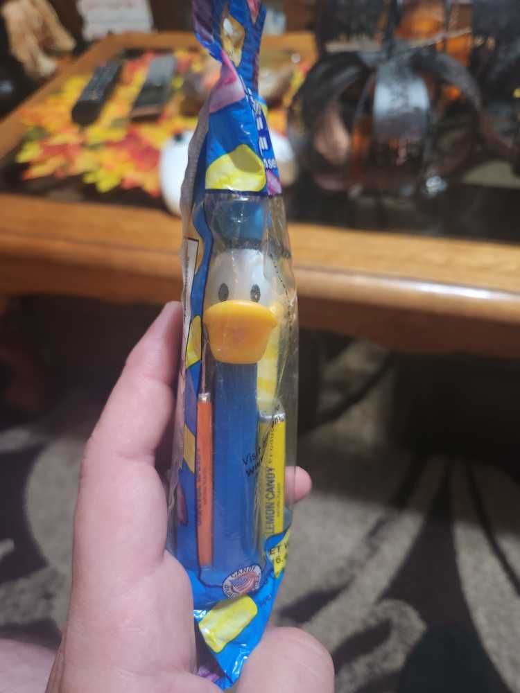 Donald Duck - Mickey Mouse Clubhouse pez collectible - Main Image 2