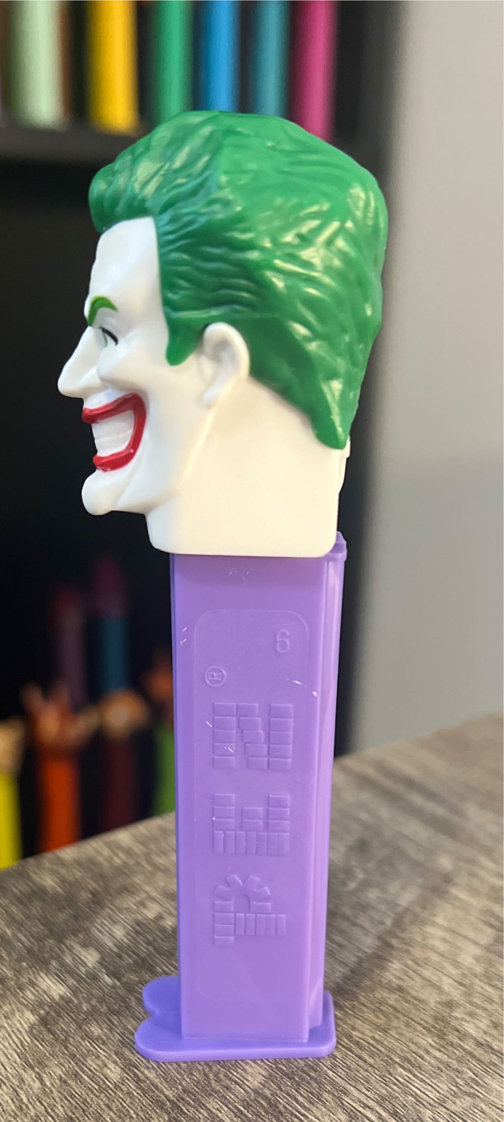 Joker B - Super Heroes / Villains pez collectible - Main Image 3