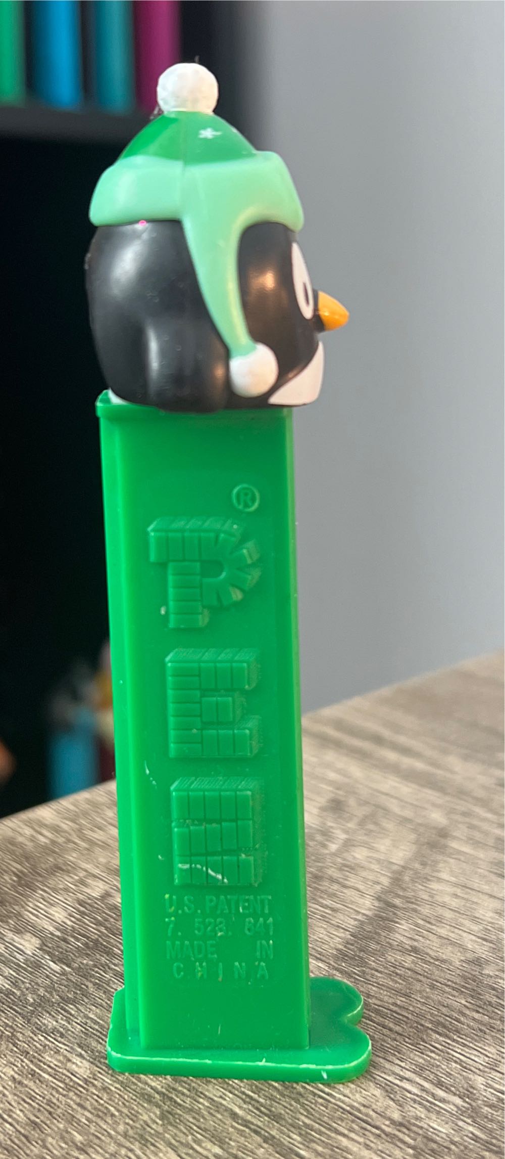 Penguin - Christmas pez collectible - Main Image 2