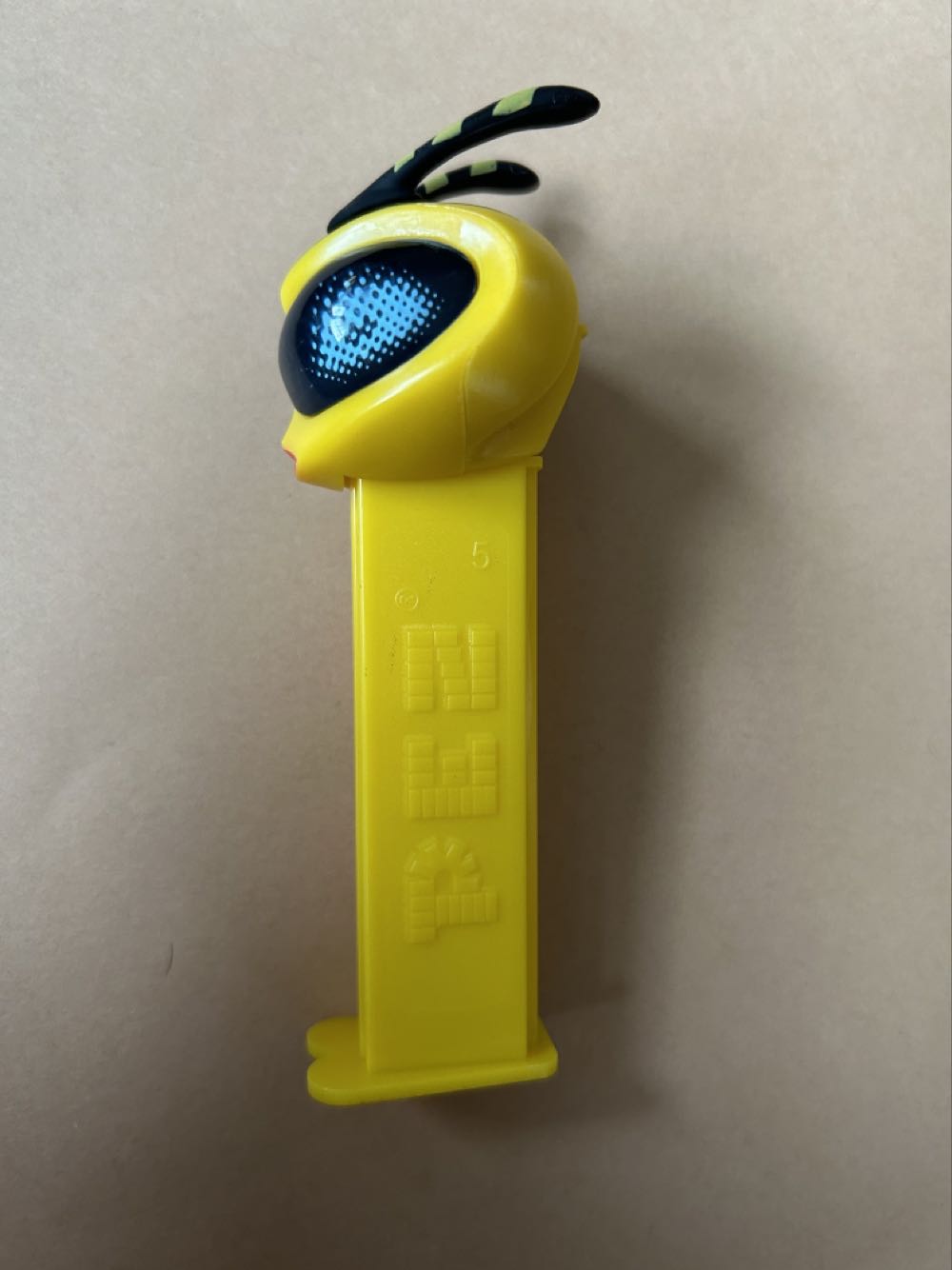 Bugs Super Bee - Bugz pez collectible - Main Image 2