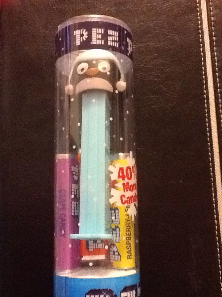 Christmas - Penguin Blue Cap - Christmas pez collectible - Main Image 2