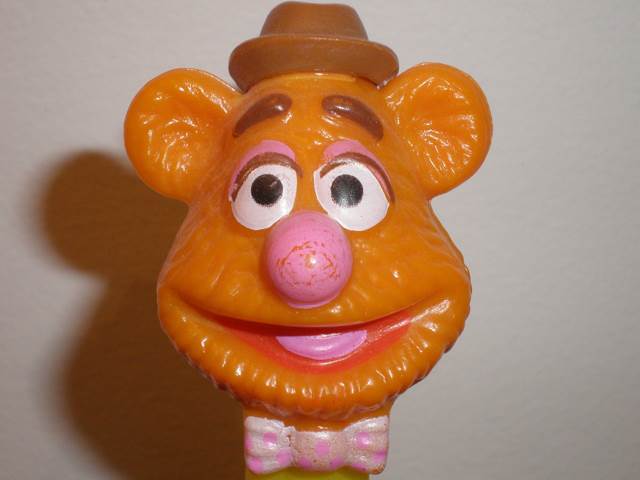 Fozzy Bear (4) - Muppets S1 (complete) pez collectible - Main Image 2