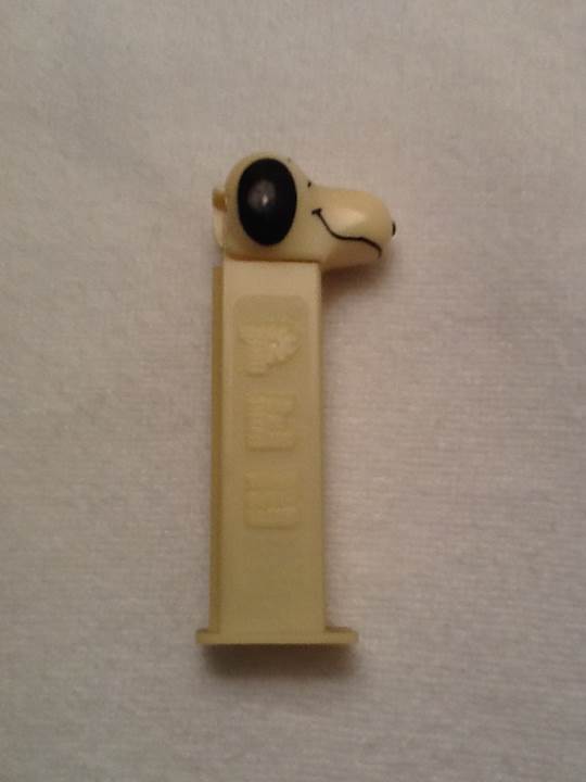 Snoopy? - Peanuts Gang pez collectible - Main Image 2