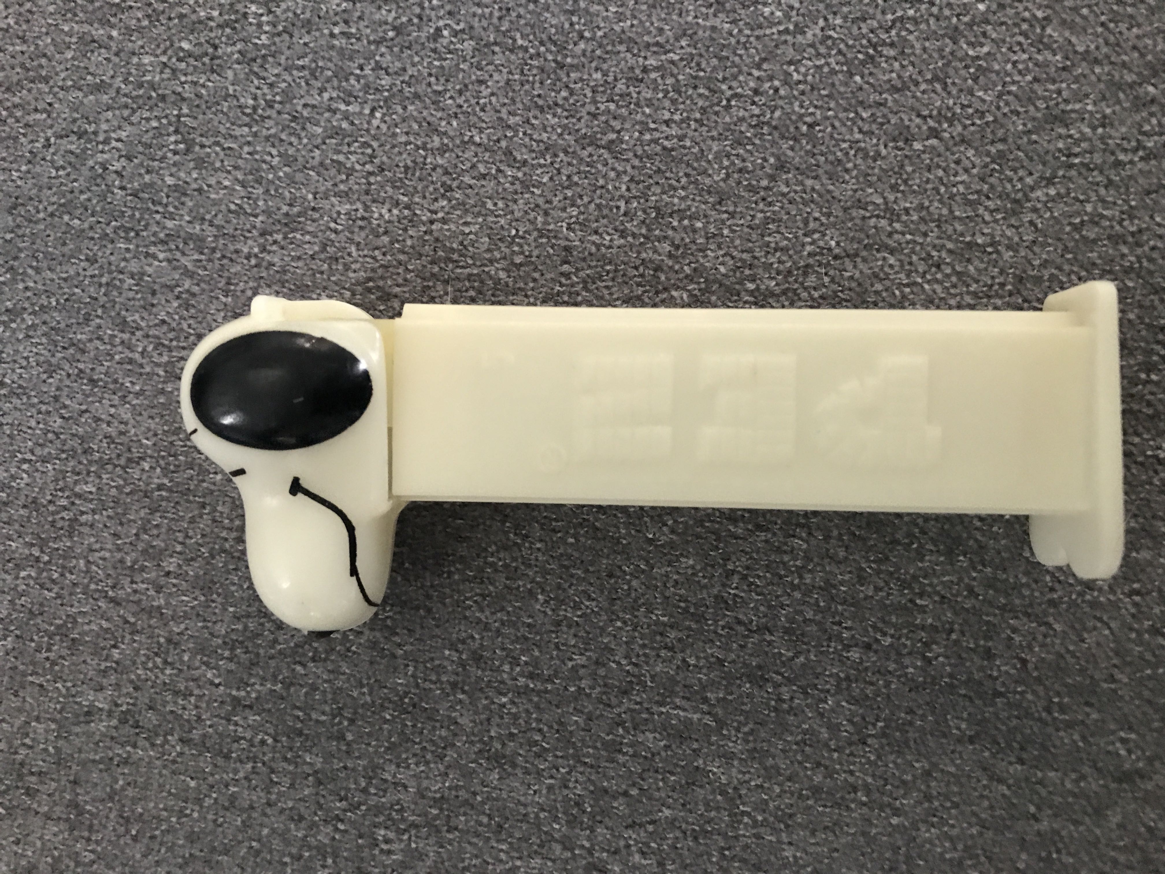 Snoopy? - Peanuts Gang pez collectible - Main Image 3