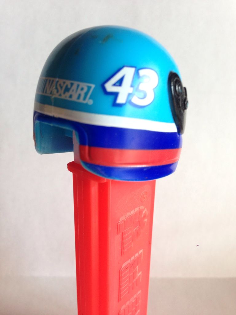 Nascar #43 Richard Petty STP - Nascar Helmets pez collectible - Main Image 2