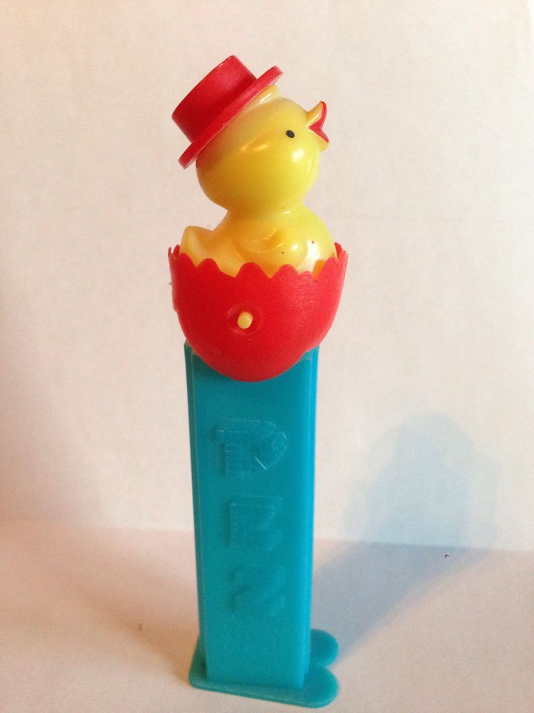 Chick In Egg B TF Red - Easter pez collectible - Main Image 2