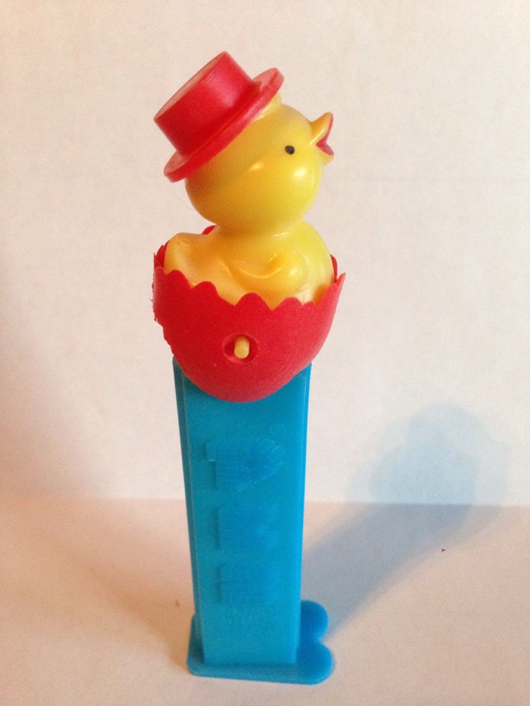 Chick In Egg B RF Red - Easter pez collectible - Main Image 2
