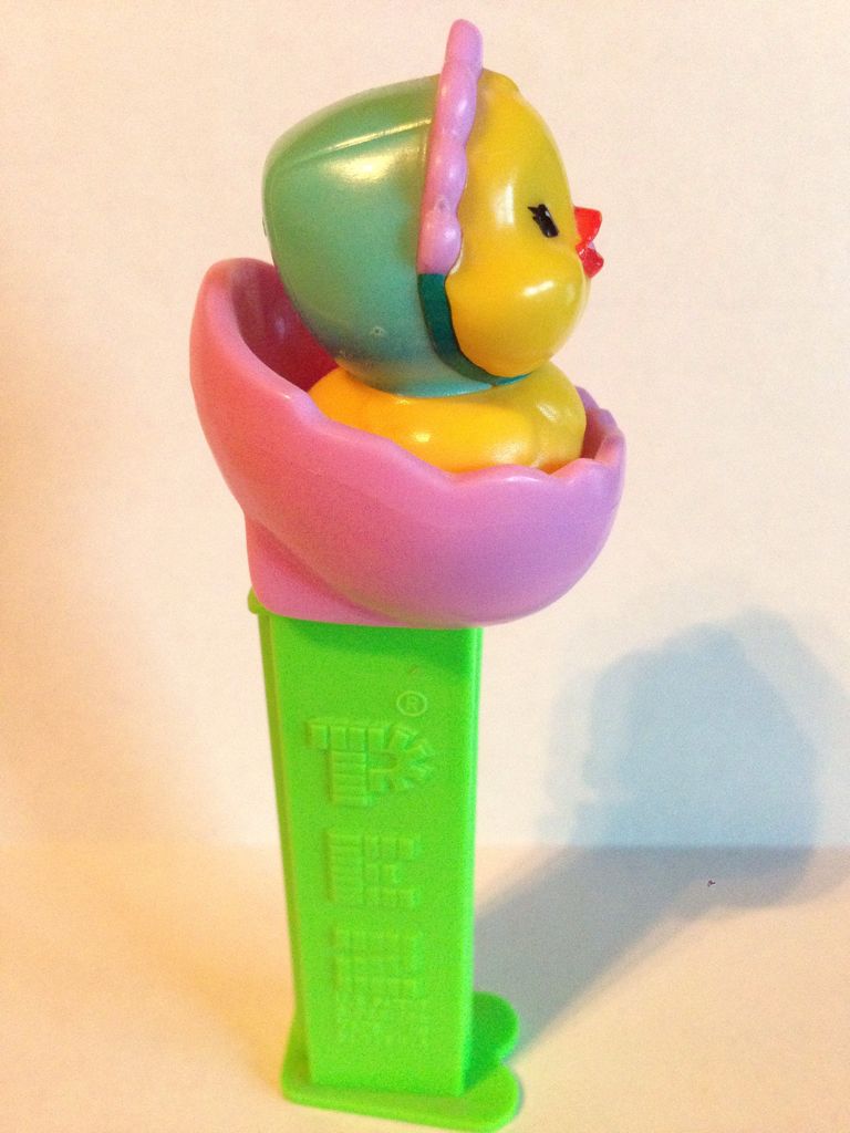 Chick In Egg E - Easter pez collectible - Main Image 2