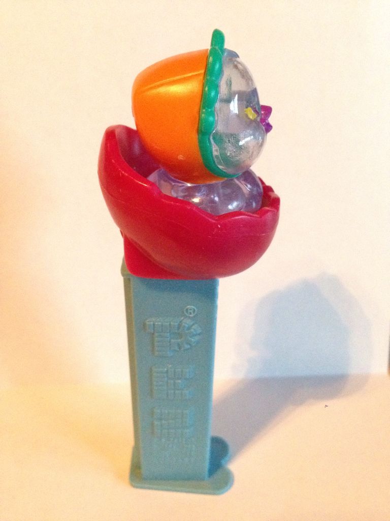 Chick In Egg E Convention - Easter pez collectible - Main Image 2