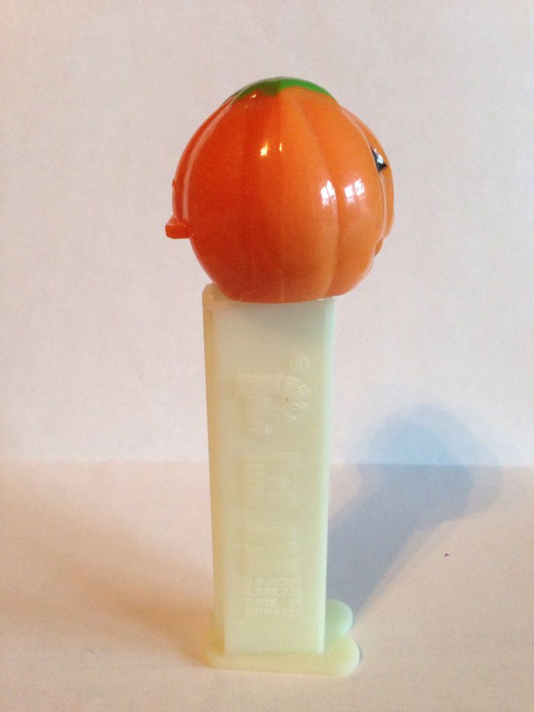 Jack-o-lantern C Glowing Stem - Halloween pez collectible - Main Image 2