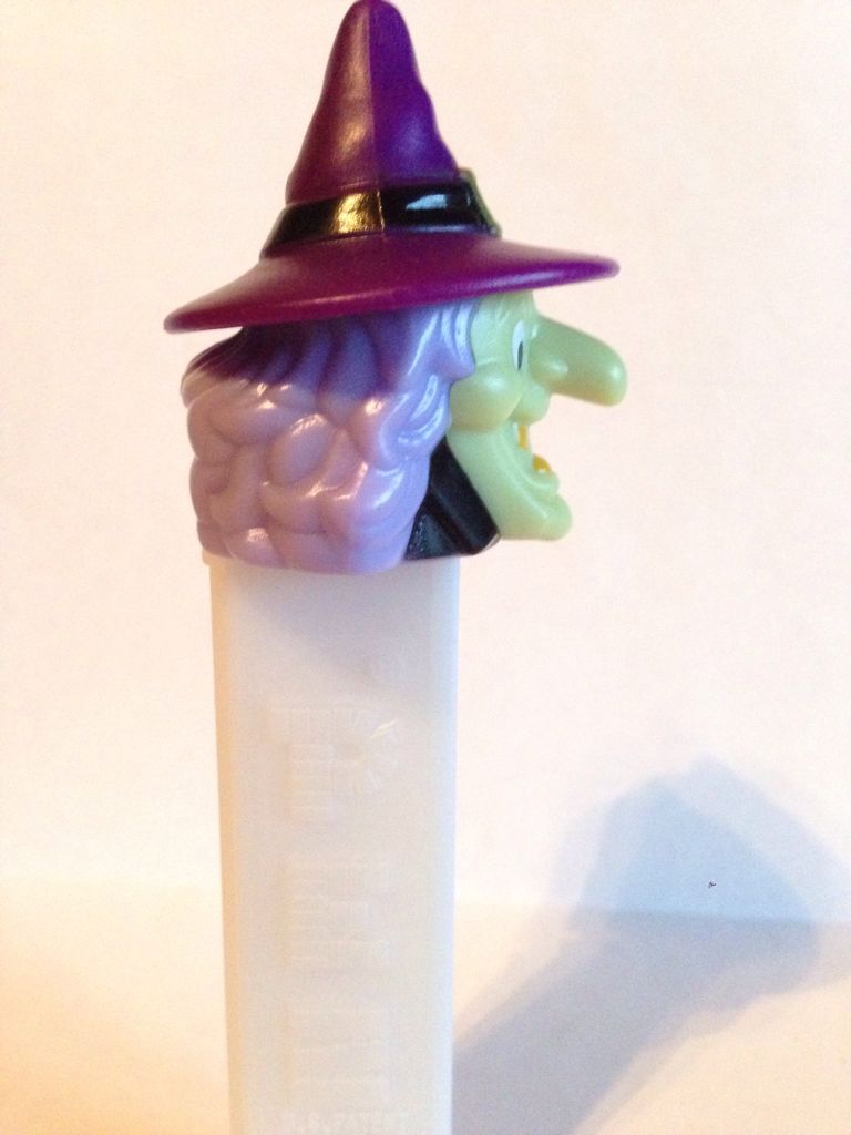 Witch E - Halloween pez collectible - Main Image 2