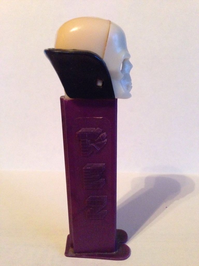 Skull A TF - Halloween pez collectible - Main Image 2