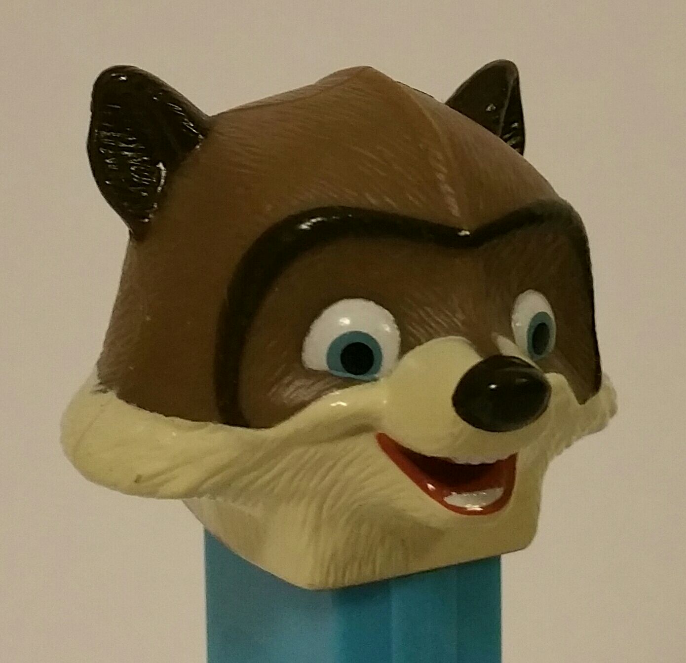 RJ The Raccoon - Over The Hedge pez collectible - Main Image 2
