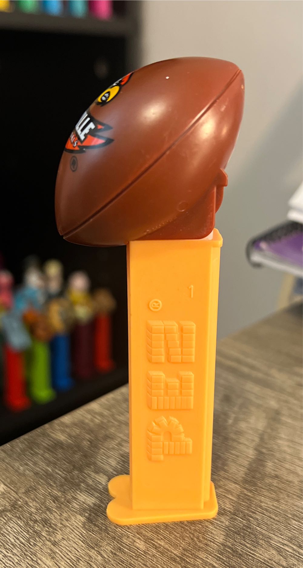 Louisville Football - NCAA Football pez collectible - Main Image 3