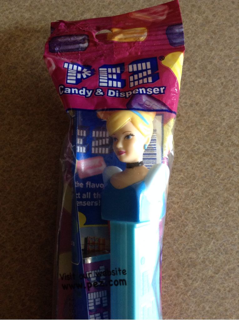 Cinderella 2013 - Disney Princesses pez collectible - Main Image 2