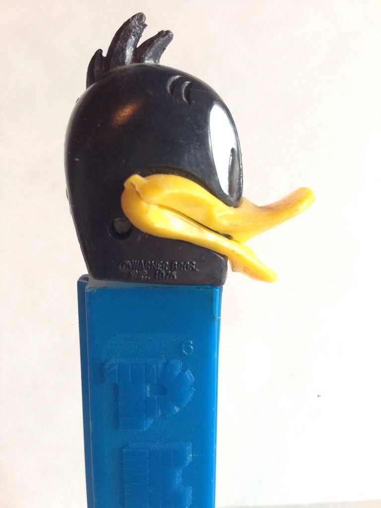 Daffy Duck C Split Mouth - Bugs Bunny pez collectible - Main Image 2