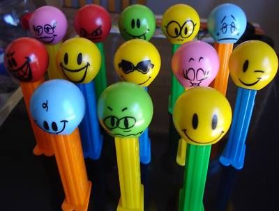 Battin Lashes Red Stem - Funky Face pez collectible - Main Image 2