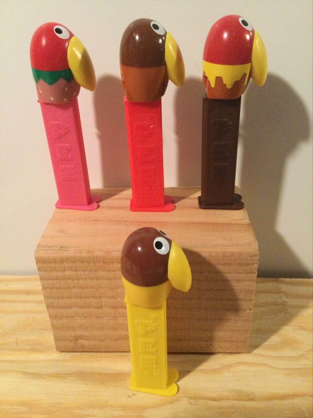 Kyoro-Chan - Peanut  - Advertising & Marketing pez collectible - Main Image 2