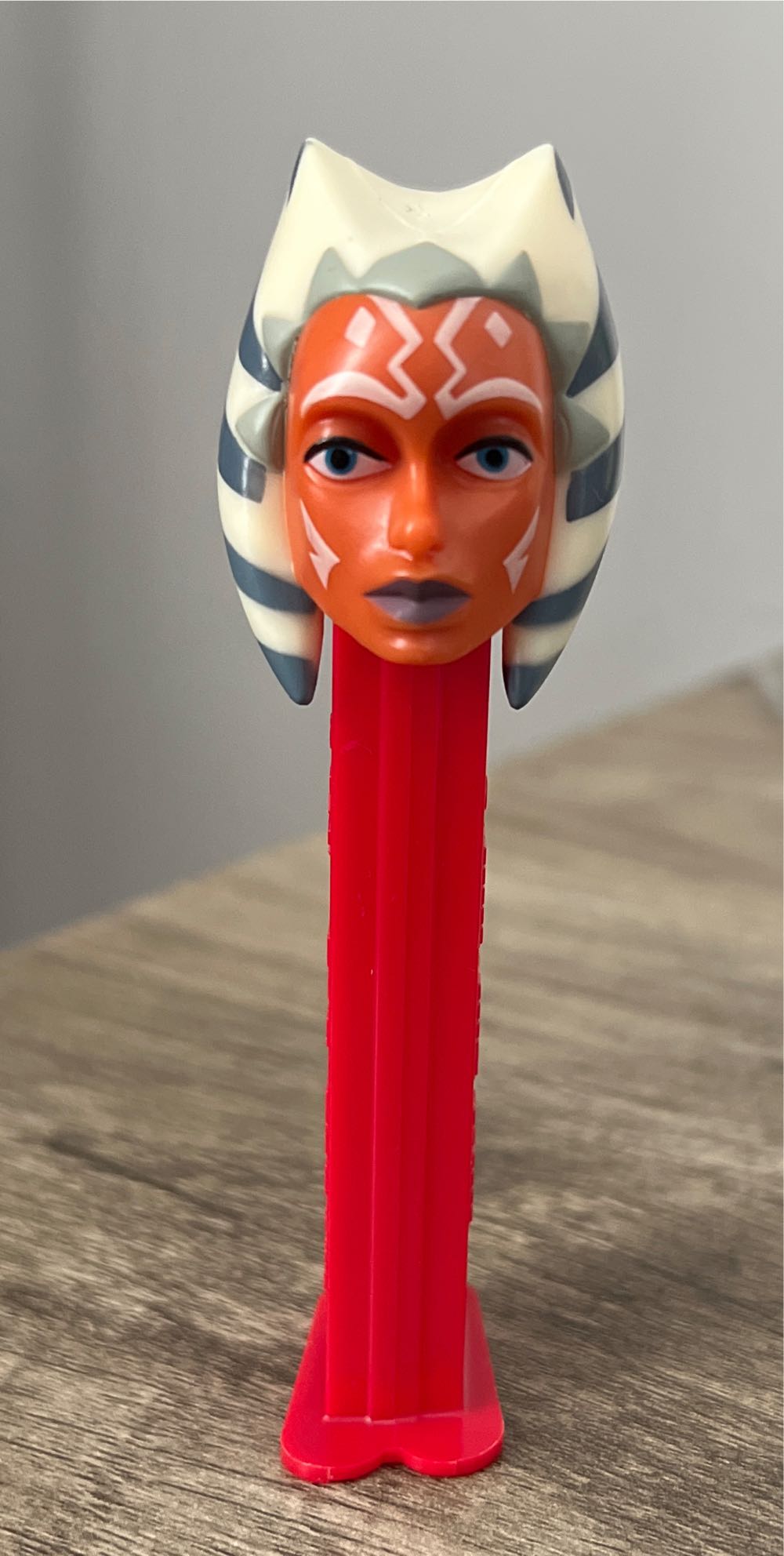 Ahsoka Tano A - Star Wars - Clone Wars pez collectible - Main Image 2