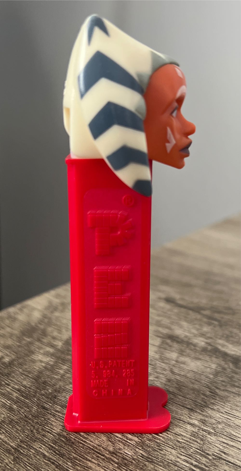 Ahsoka Tano A - Star Wars - Clone Wars pez collectible - Main Image 3