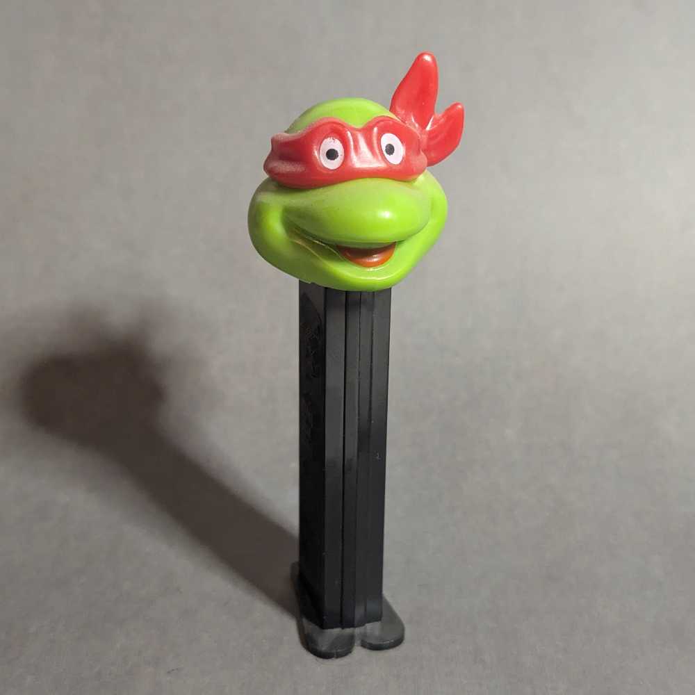 TMNT A - Raphael A Happy Black  - Books & Comics pez collectible - Main Image 2