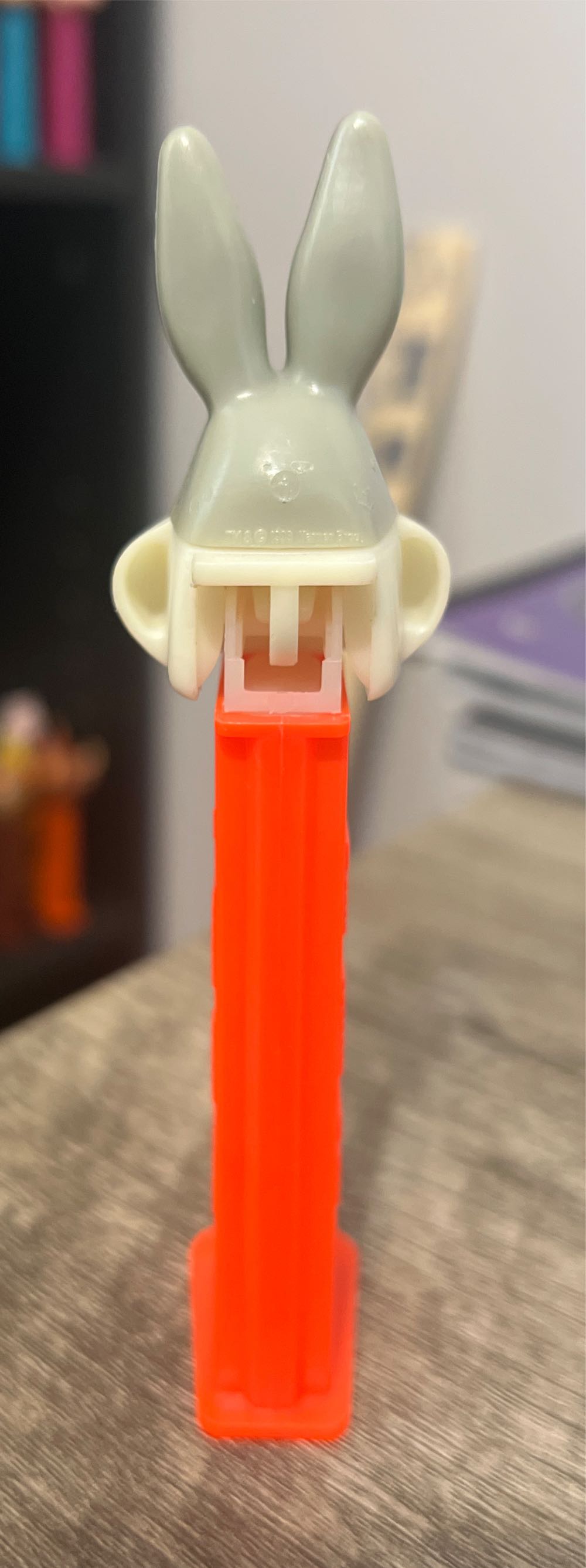 Bugs Bunny B - Looney Tunes pez collectible - Main Image 3
