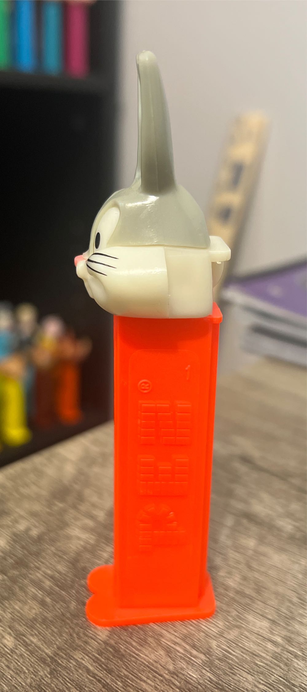 Bugs Bunny B - Looney Tunes pez collectible - Main Image 4