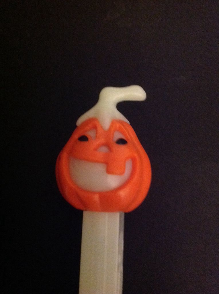 Pumpkin D - Halloween pez collectible - Main Image 2