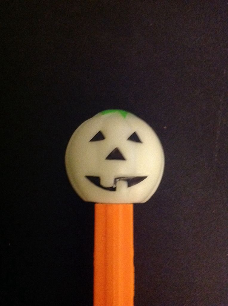 Halloween - Pumpkin C: GITD - Halloween pez collectible - Main Image 2