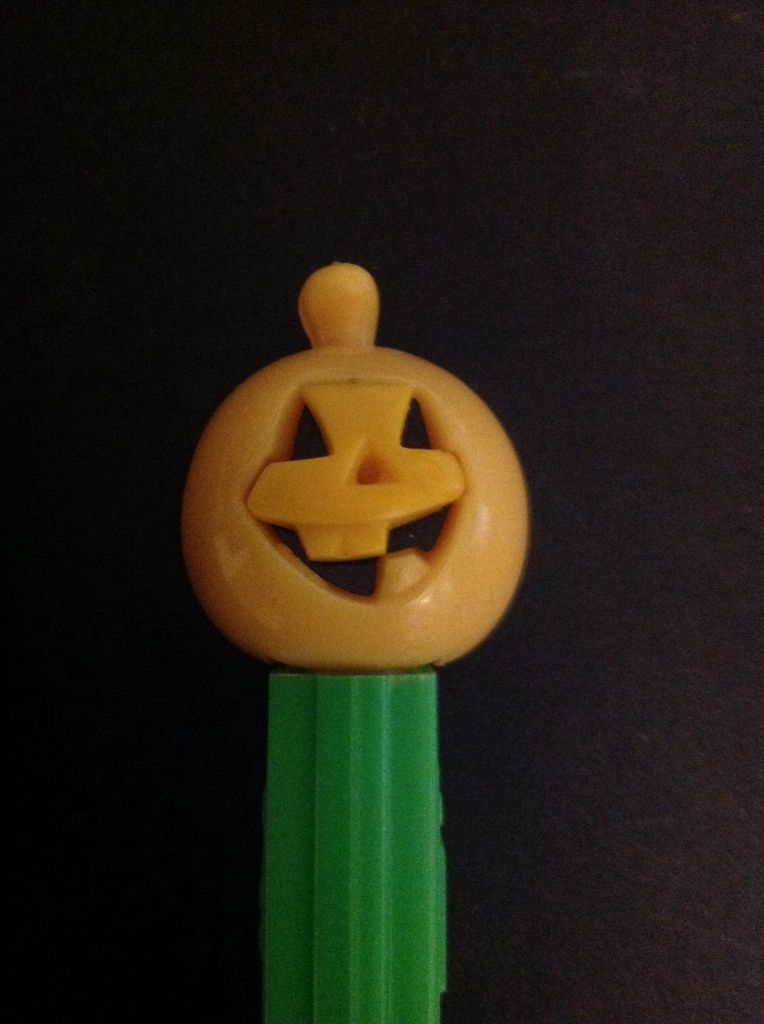 Pumpkin A - Halloween pez collectible - Main Image 2