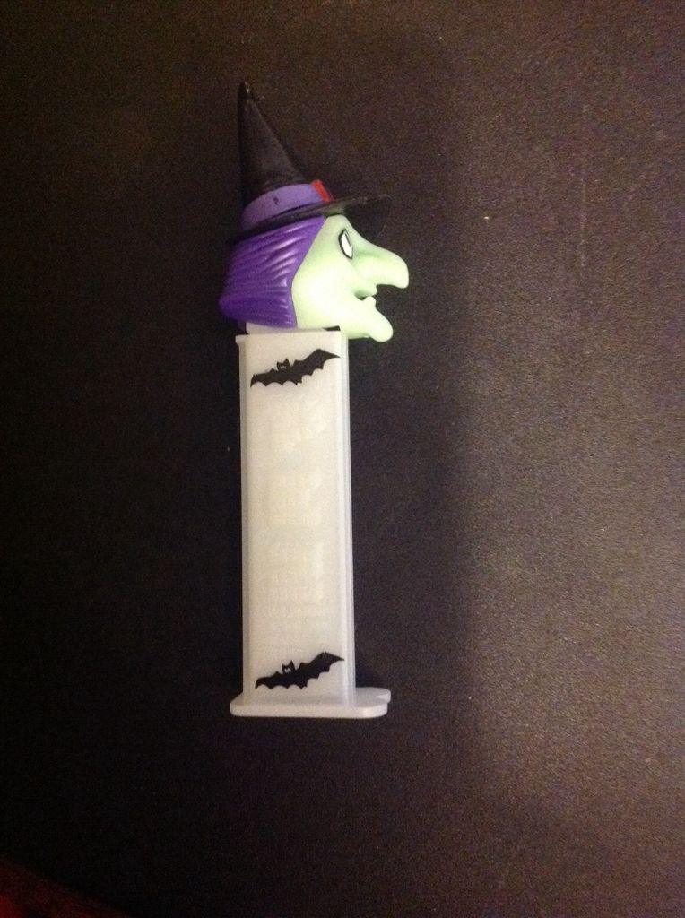 Witch E GITD - Halloween pez collectible - Main Image 2