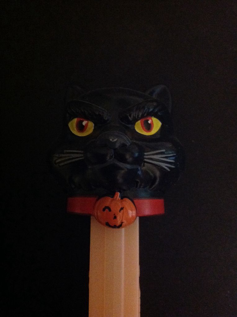 Black Cat - Halloween pez collectible - Main Image 2