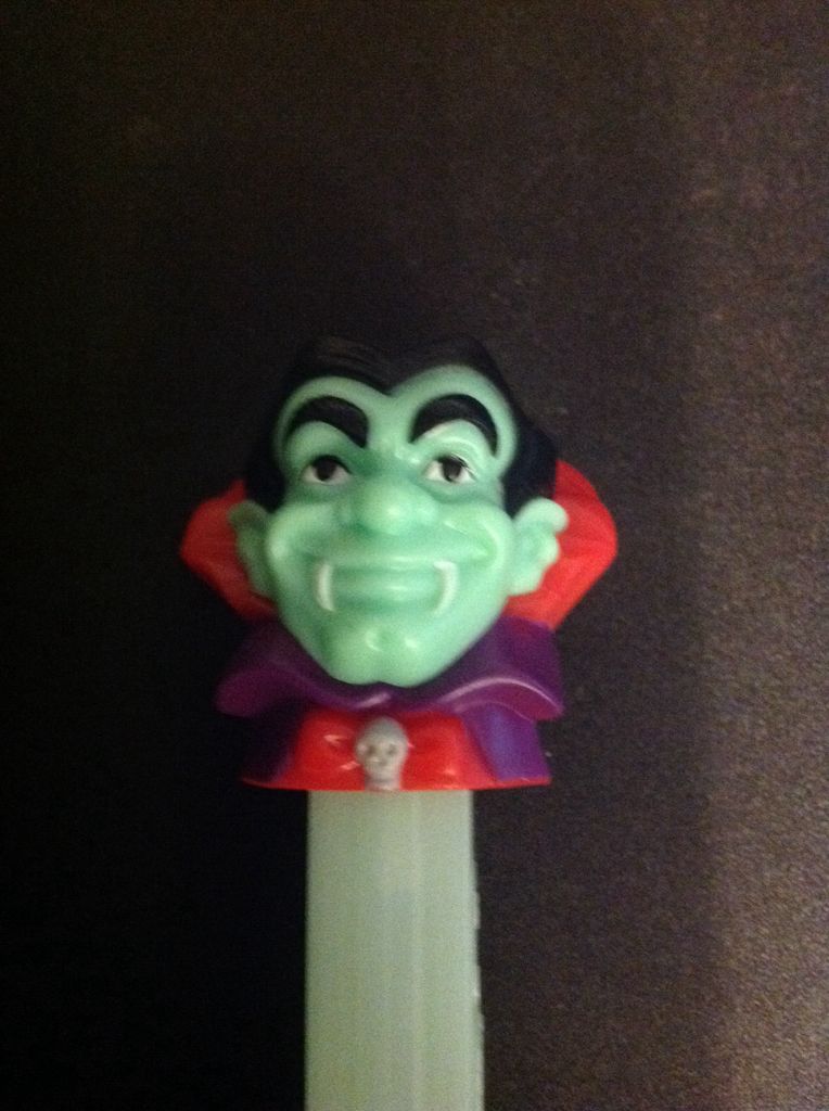 Vampire - Halloween pez collectible - Main Image 2
