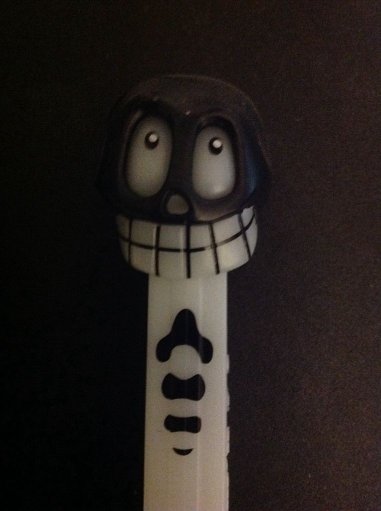 Skull C - Halloween pez collectible - Main Image 2