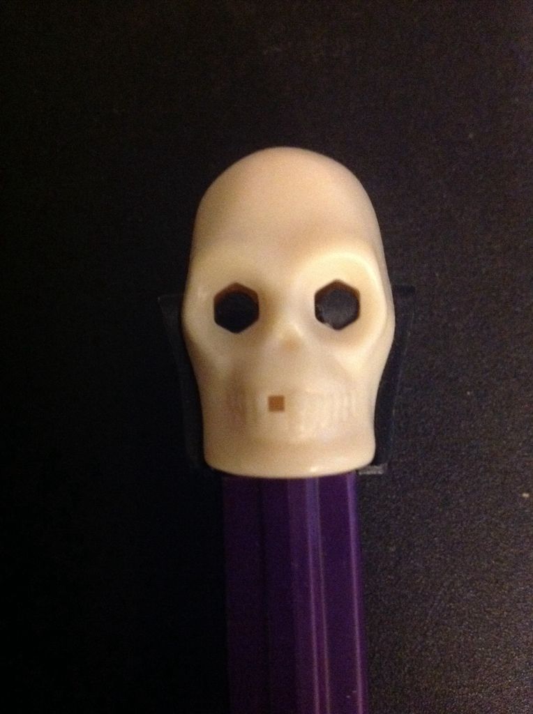 Skull B - Halloween pez collectible - Main Image 2