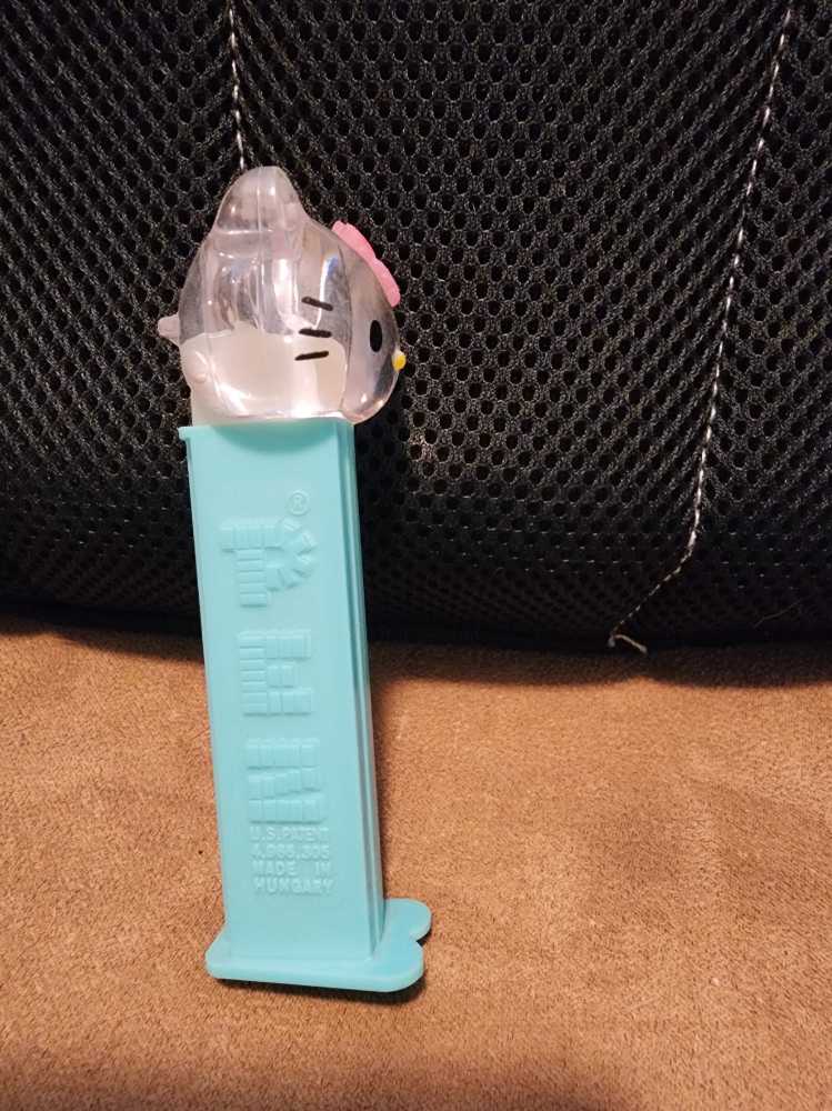 Hello Kitty - Hawaiian Clear Crystal - Hello Kitty pez collectible - Main Image 3