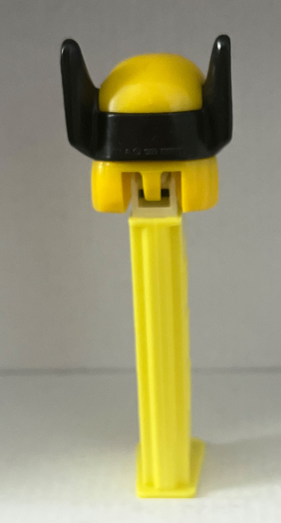 Wolverine (A) - Black Stem - Super Heroes Marvel pez collectible - Main Image 3