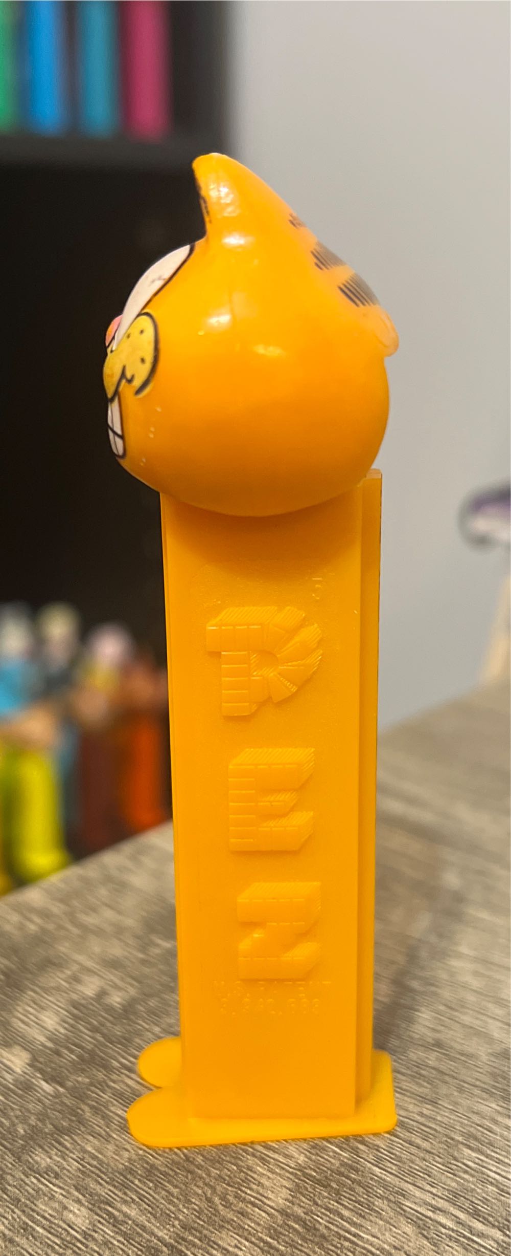 Garfield A W/ Teeth - Garfield pez collectible - Main Image 4