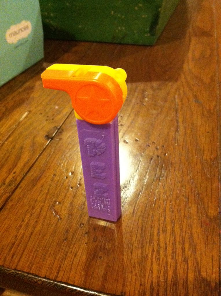 Coach Whistle Orange/Yellow - Whistles pez collectible - Main Image 2