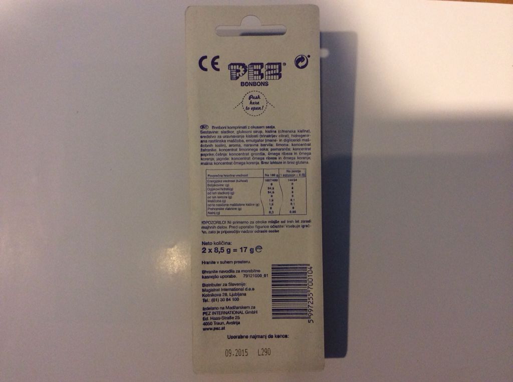 Angry Birds - Black Bird - Mint On Card - Angry Birds pez collectible - Main Image 2