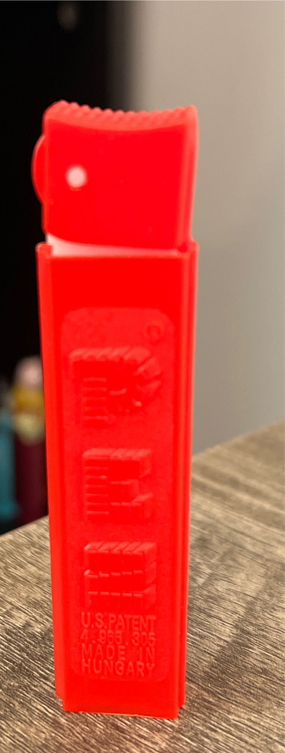 Red - Regular pez collectible - Main Image 2