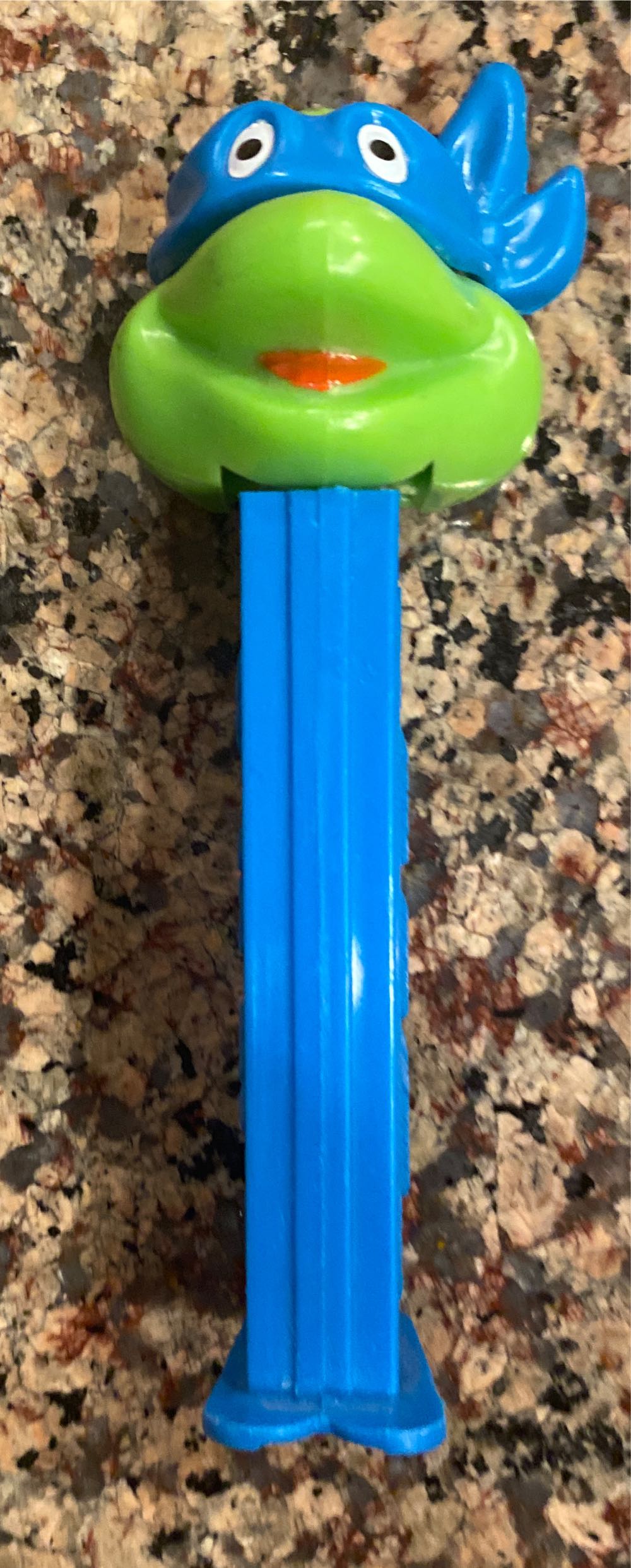 TMNT - Leonardo - Smiling - Black Stem - Teenage Mutant Ninja Turtles pez collectible - Main Image 2