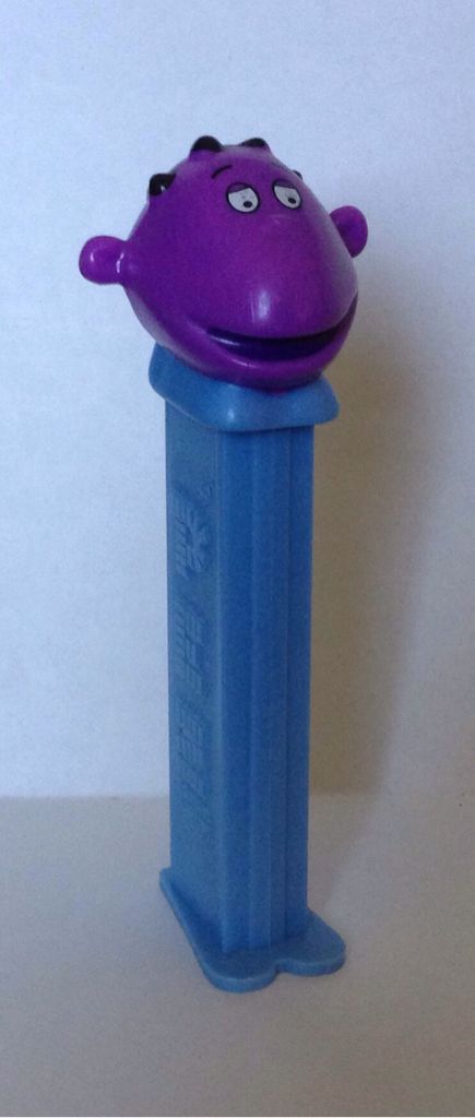 Trucks - Series D - R2 Cab - Red With Blue Cab