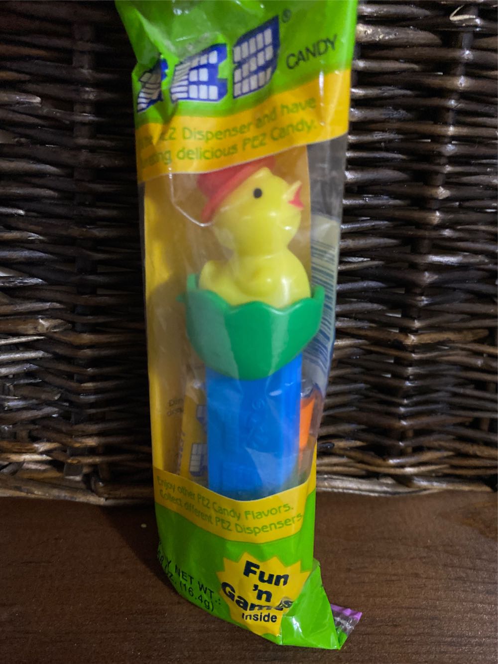 Easter - Chick In Green Egg (Round Edges) - Easter pez collectible - Main Image 2